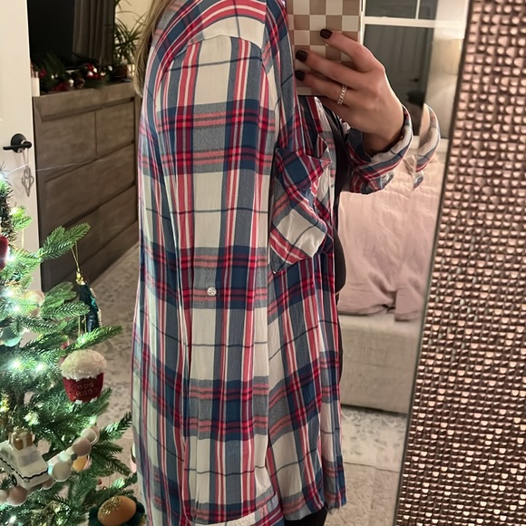 Women’s Express Plaid Button-Up - Picture 4 of 8